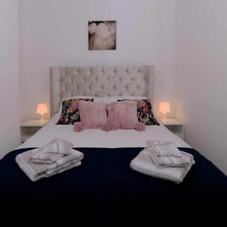 Rydal House 2 Bedroom House With Upstairs Bathroom Newton-le-Willows Kültér fotó
