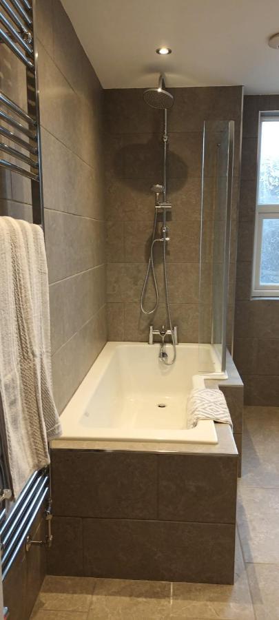 Rydal House 2 Bedroom House With Upstairs Bathroom Newton-le-Willows Kültér fotó