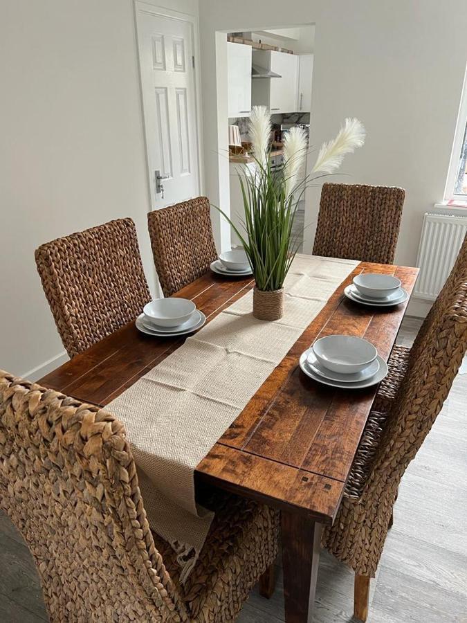 Rydal House 2 Bedroom House With Upstairs Bathroom Newton-le-Willows Kültér fotó